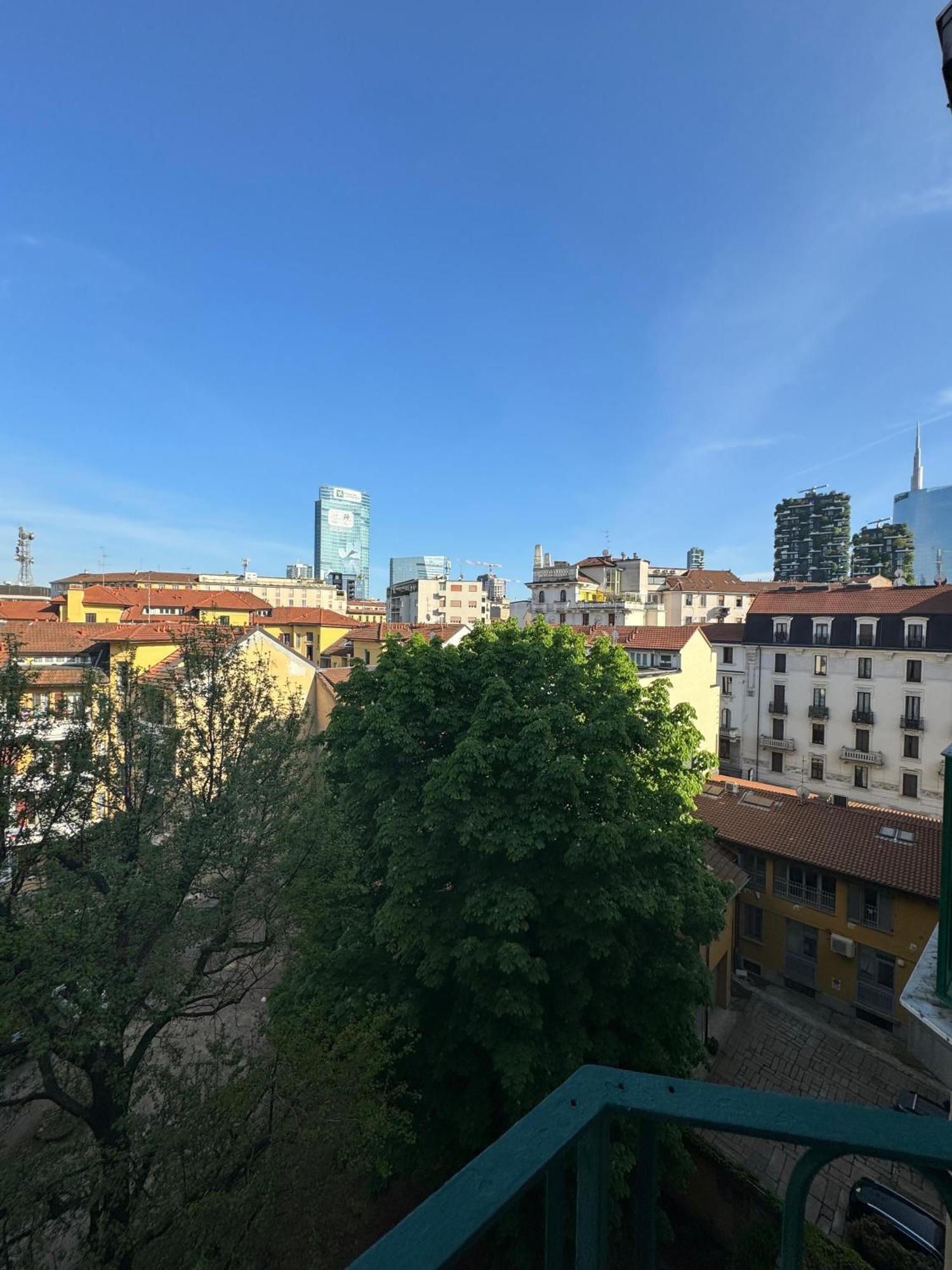 New Apartment With Balcony, Isola Bosco Verticale 米兰 外观 照片