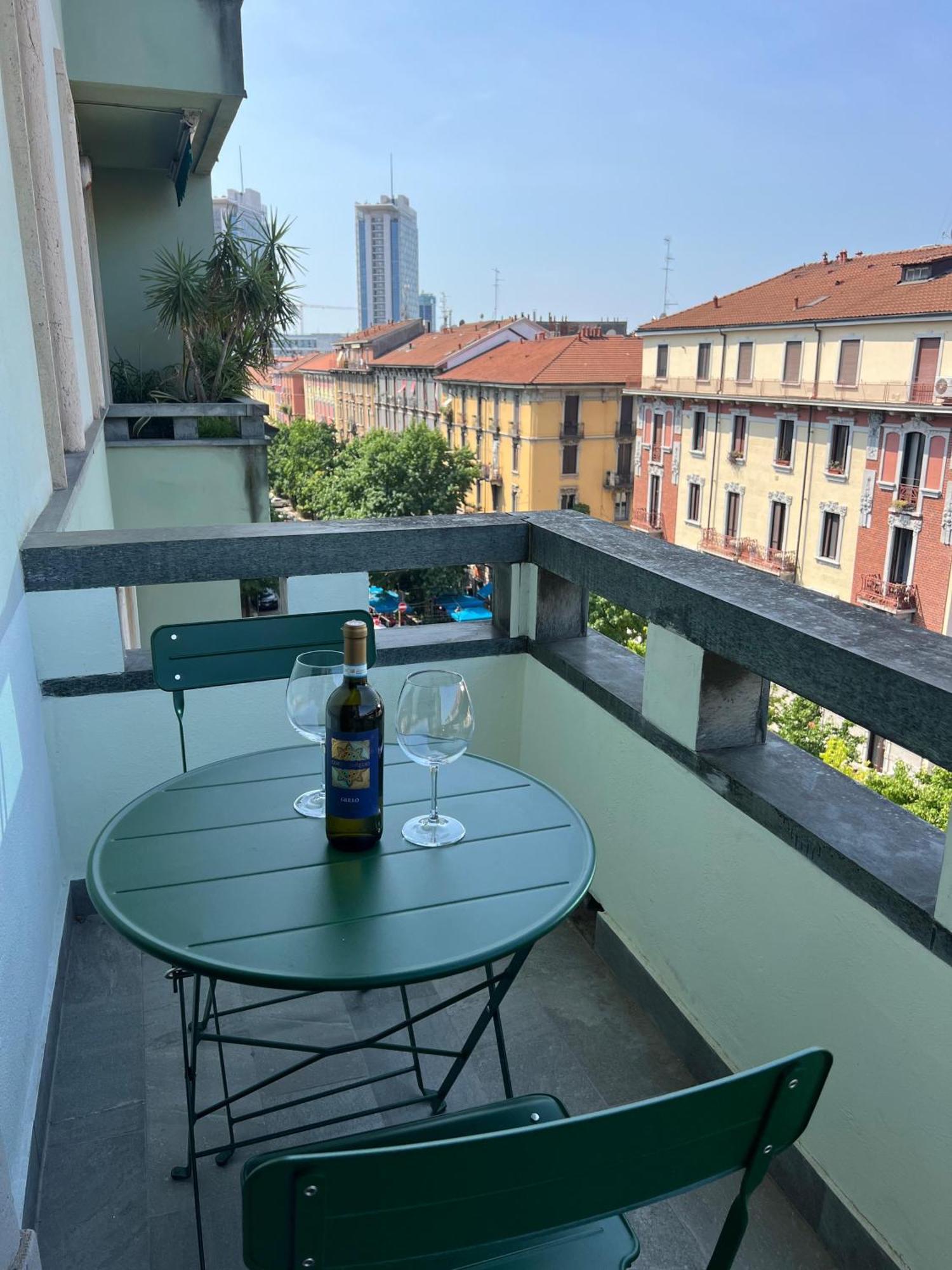New Apartment With Balcony, Isola Bosco Verticale 米兰 外观 照片