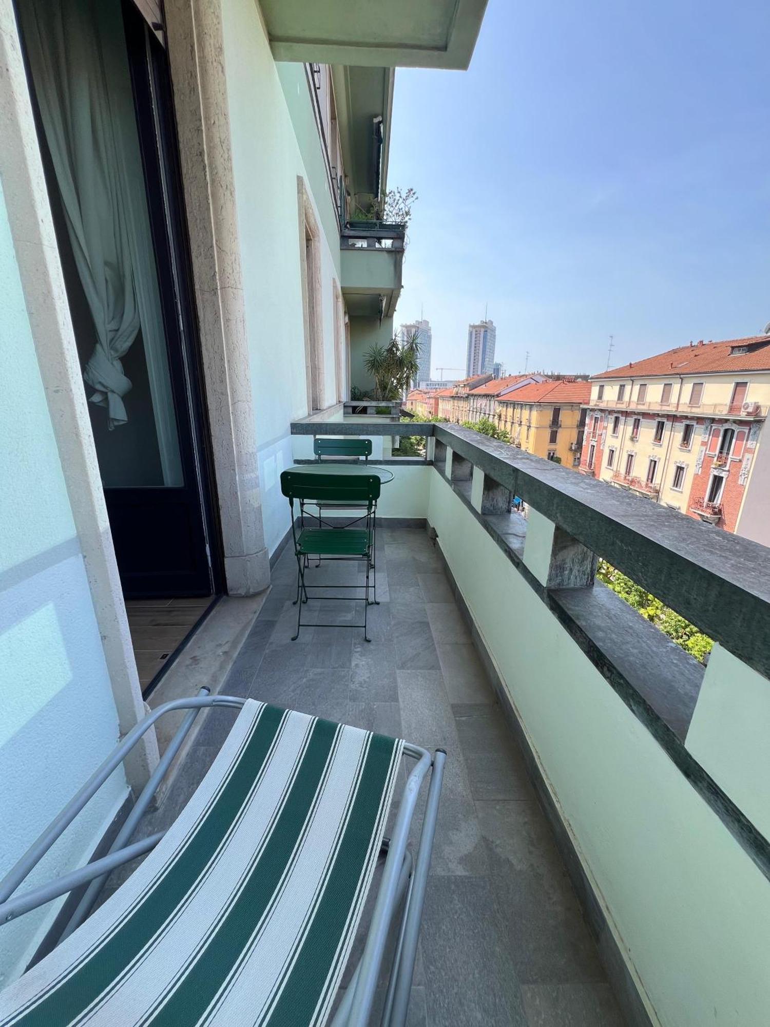 New Apartment With Balcony, Isola Bosco Verticale 米兰 外观 照片